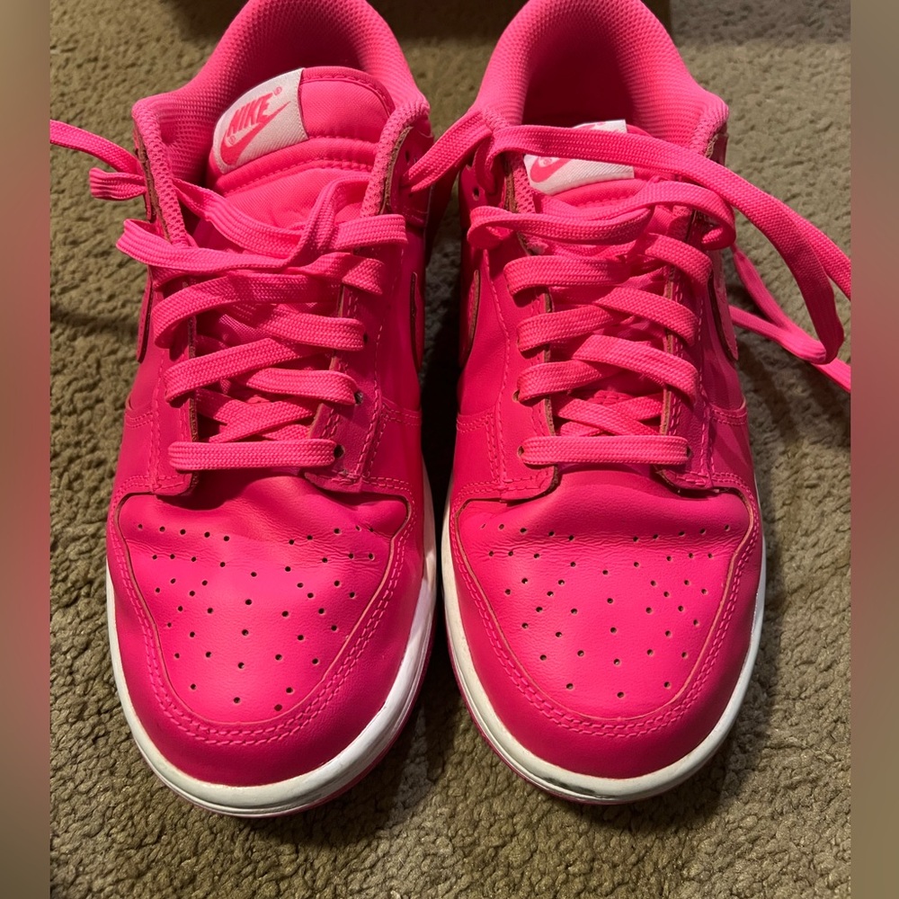 Women’s Nike Dunks Size 8